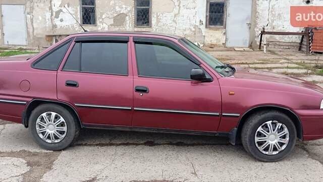 Червоний Деу Нексія, об'ємом двигуна 1.5 л та пробігом 187 тис. км за 2200 $, фото 2 на Automoto.ua