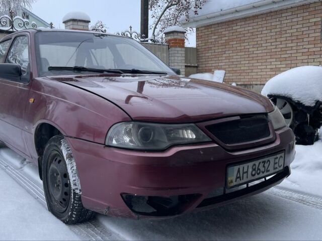Красный Дэу Нексия, объемом двигателя 1.6 л и пробегом 315 тыс. км за 1398 $, фото 1 на Automoto.ua