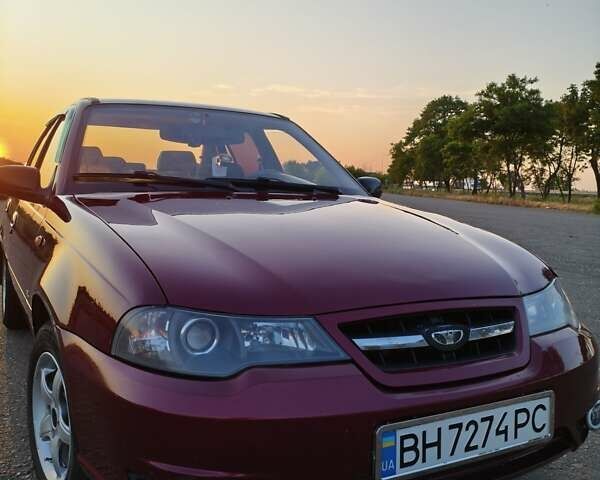 Красный Дэу Нексия, объемом двигателя 1.5 л и пробегом 176 тыс. км за 2650 $, фото 1 на Automoto.ua