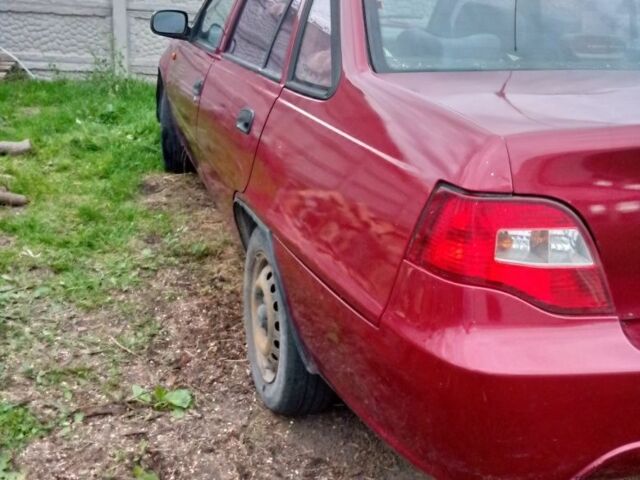 Красный Дэу Нексия, объемом двигателя 1.5 л и пробегом 170 тыс. км за 2200 $, фото 1 на Automoto.ua