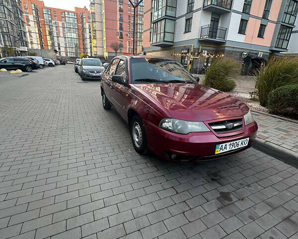 Красный Дэу Нексия, объемом двигателя 1.6 л и пробегом 193 тыс. км за 1400 $, фото 3 на Automoto.ua