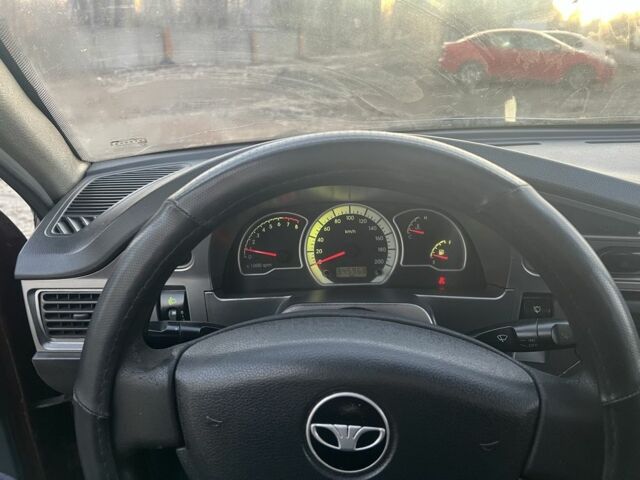 Червоний Деу Нексія, об'ємом двигуна 1.6 л та пробігом 345 тис. км за 1250 $, фото 5 на Automoto.ua