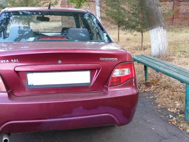 Червоний Деу Нексія, об'ємом двигуна 1.6 л та пробігом 203 тис. км за 2300 $, фото 2 на Automoto.ua