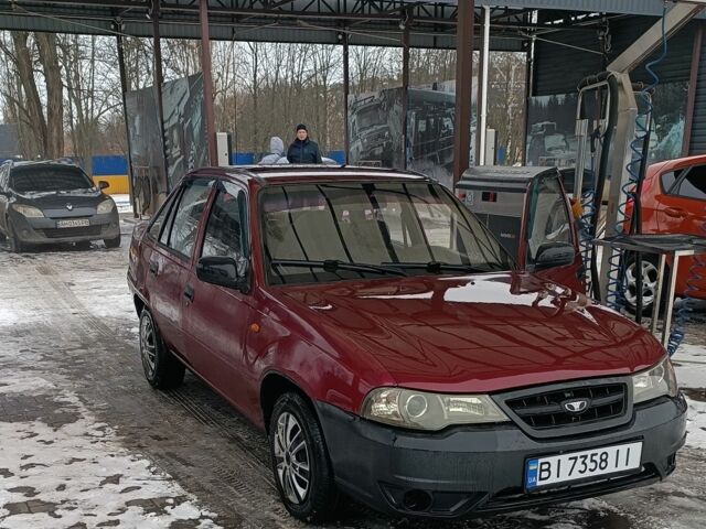 Красный Дэу Нексия, объемом двигателя 1.5 л и пробегом 227 тыс. км за 2000 $, фото 1 на Automoto.ua