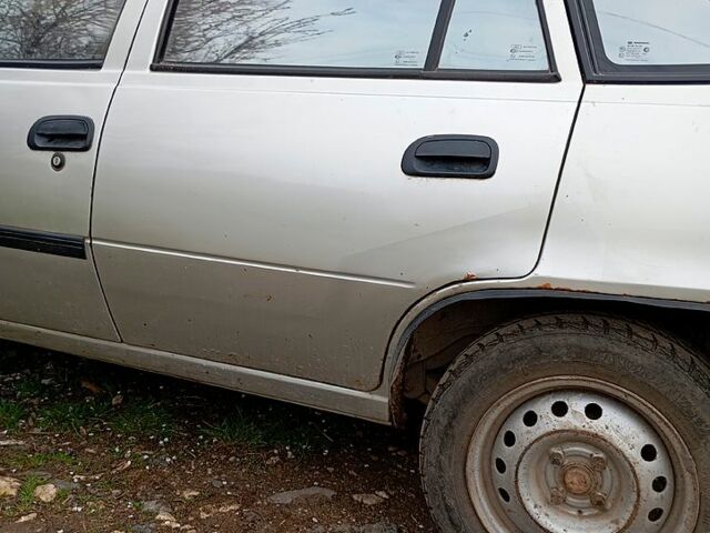 Дэу Нексия, объемом двигателя 15 л и пробегом 86 тыс. км за 2100 $, фото 3 на Automoto.ua