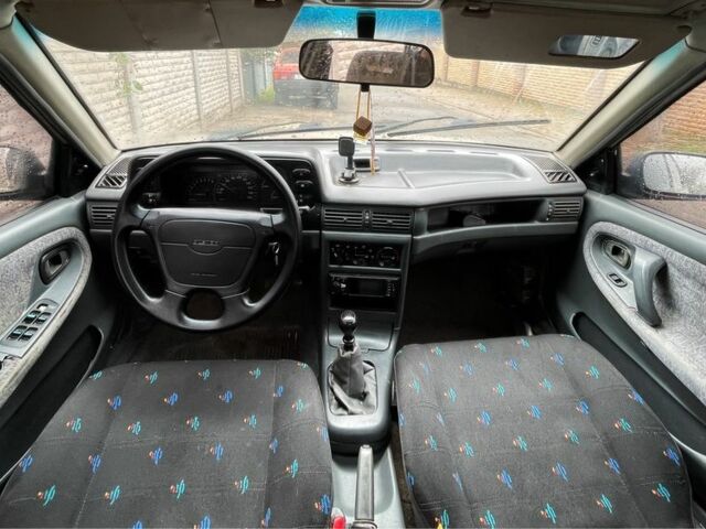 Деу Нексія 1996 у Кривому Розі на Automoto.ua Жовтий Деу Нексія, об'ємом двигуна 1.5 л та пробігом 204 тис. км за 1000 $, фото 4 на Automoto.ua