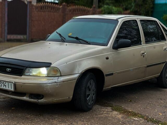 Жовтий Деу Нексія, об'ємом двигуна 1.5 л та пробігом 400 тис. км за 1100 $, фото 1 на Automoto.ua