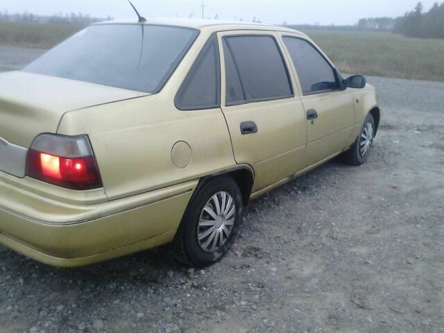 Желтый Дэу Нексия, объемом двигателя 1.5 л и пробегом 300 тыс. км за 1500 $, фото 8 на Automoto.ua