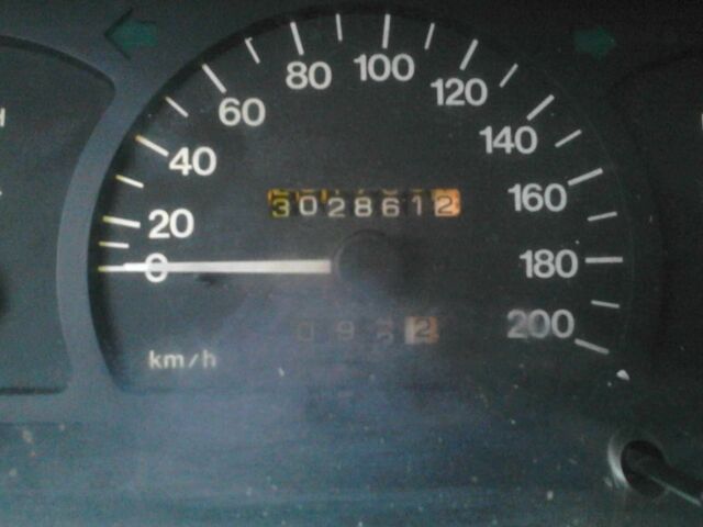 Желтый Дэу Нексия, объемом двигателя 1.5 л и пробегом 300 тыс. км за 1500 $, фото 15 на Automoto.ua