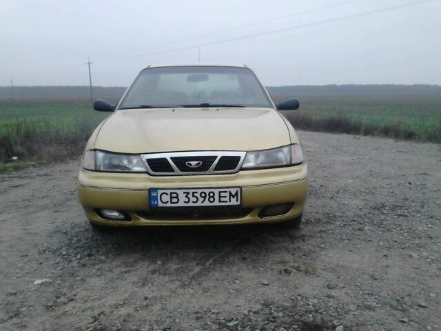 Желтый Дэу Нексия, объемом двигателя 1.5 л и пробегом 300 тыс. км за 1500 $, фото 3 на Automoto.ua