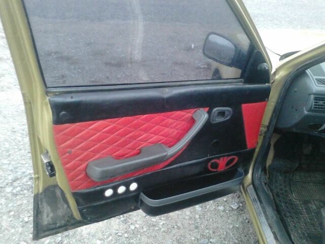 Желтый Дэу Нексия, объемом двигателя 1.5 л и пробегом 300 тыс. км за 1500 $, фото 10 на Automoto.ua