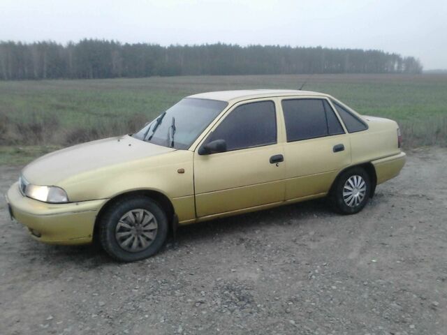 Желтый Дэу Нексия, объемом двигателя 1.5 л и пробегом 300 тыс. км за 1500 $, фото 4 на Automoto.ua