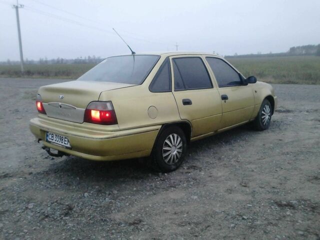 Желтый Дэу Нексия, объемом двигателя 1.5 л и пробегом 300 тыс. км за 1500 $, фото 6 на Automoto.ua