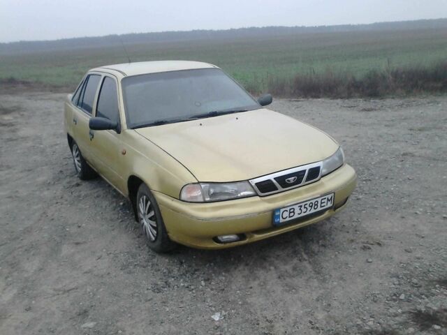 Желтый Дэу Нексия, объемом двигателя 1.5 л и пробегом 300 тыс. км за 1500 $, фото 1 на Automoto.ua