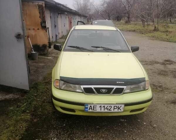 Жовтий Деу Нексія, об'ємом двигуна 1.5 л та пробігом 160 тис. км за 2000 $, фото 2 на Automoto.ua