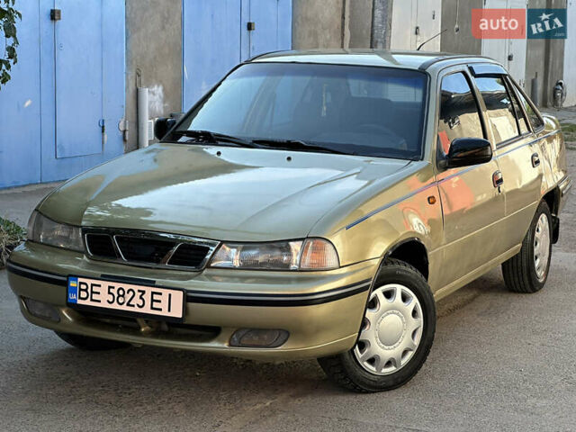 Желтый Дэу Нексия, объемом двигателя 1.5 л и пробегом 240 тыс. км за 1800 $, фото 6 на Automoto.ua