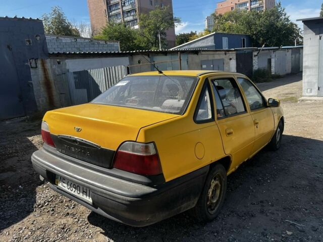 Желтый Дэу Нексия, объемом двигателя 1.5 л и пробегом 300 тыс. км за 550 $, фото 2 на Automoto.ua