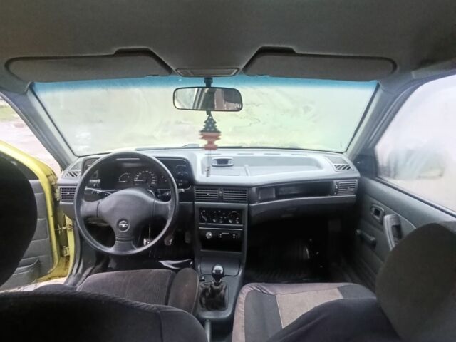 Жовтий Деу Нексія, об'ємом двигуна 1.5 л та пробігом 215 тис. км за 799 $, фото 5 на Automoto.ua