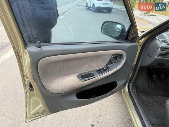 Жовтий Деу Нексія, об'ємом двигуна 1.6 л та пробігом 286 тис. км за 1850 $, фото 3 на Automoto.ua
