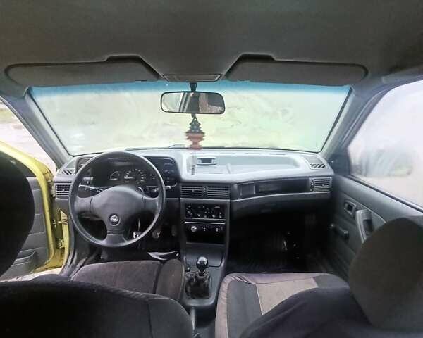 Жовтий Деу Нексія, об'ємом двигуна 1.5 л та пробігом 215 тис. км за 799 $, фото 10 на Automoto.ua