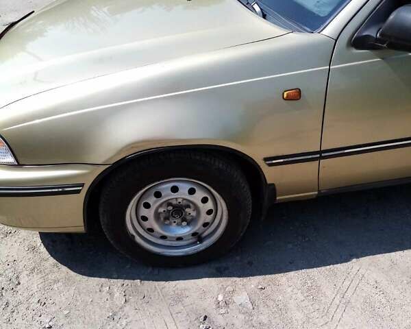 Жовтий Деу Нексія, об'ємом двигуна 1.5 л та пробігом 300 тис. км за 2000 $, фото 8 на Automoto.ua