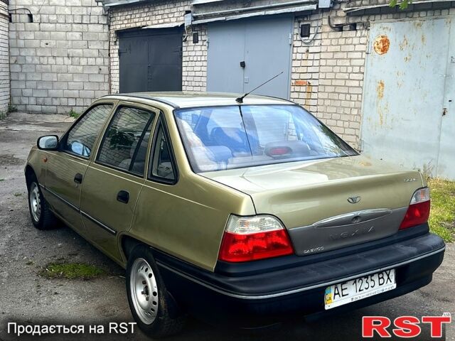 Желтый Дэу Нексия, объемом двигателя 1.5 л и пробегом 140 тыс. км за 2000 $, фото 5 на Automoto.ua