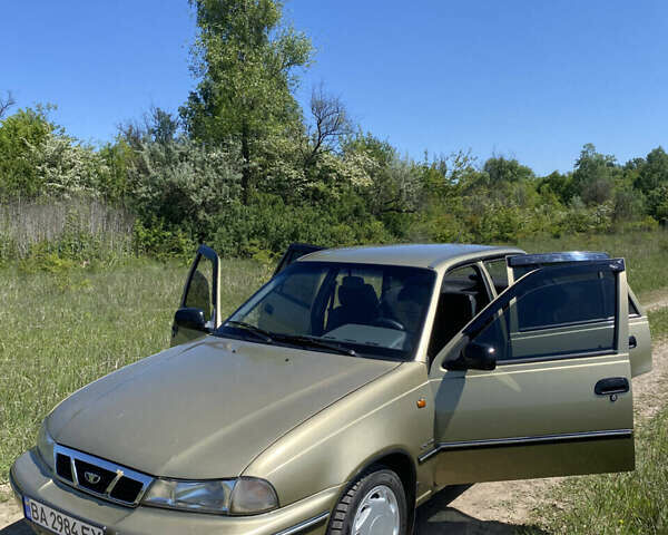 Желтый Дэу Нексия, объемом двигателя 1.5 л и пробегом 158 тыс. км за 1900 $, фото 7 на Automoto.ua