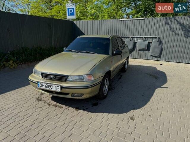 Желтый Дэу Нексия, объемом двигателя 1.5 л и пробегом 170 тыс. км за 1400 $, фото 4 на Automoto.ua