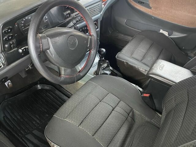 Желтый Дэу Нексия, объемом двигателя 1.5 л и пробегом 180 тыс. км за 1400 $, фото 4 на Automoto.ua