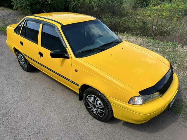 Желтый Дэу Нексия, объемом двигателя 0 л и пробегом 300 тыс. км за 1550 $, фото 6 на Automoto.ua