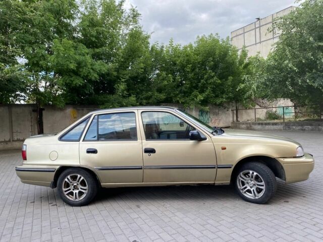 Желтый Дэу Нексия, объемом двигателя 1.5 л и пробегом 180 тыс. км за 1700 $, фото 8 на Automoto.ua