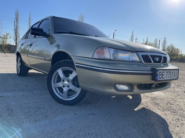 Желтый Дэу Нексия, объемом двигателя 1.5 л и пробегом 75 тыс. км за 4000 $, фото 1 на Automoto.ua