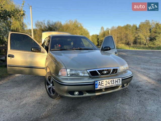 Желтый Дэу Нексия, объемом двигателя 1.5 л и пробегом 112 тыс. км за 2300 $, фото 1 на Automoto.ua
