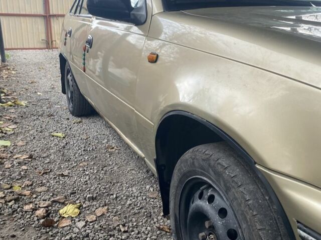 Желтый Дэу Нексия, объемом двигателя 1.5 л и пробегом 180 тыс. км за 1400 $, фото 1 на Automoto.ua