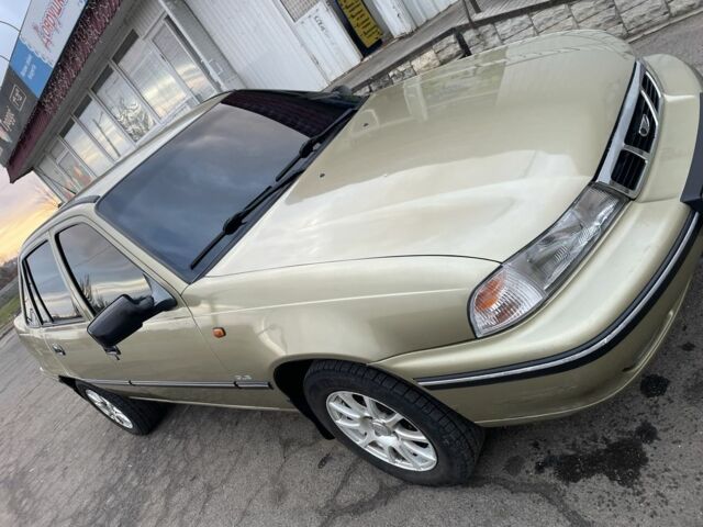 Желтый Дэу Нексия, объемом двигателя 1.5 л и пробегом 75 тыс. км за 4000 $, фото 21 на Automoto.ua