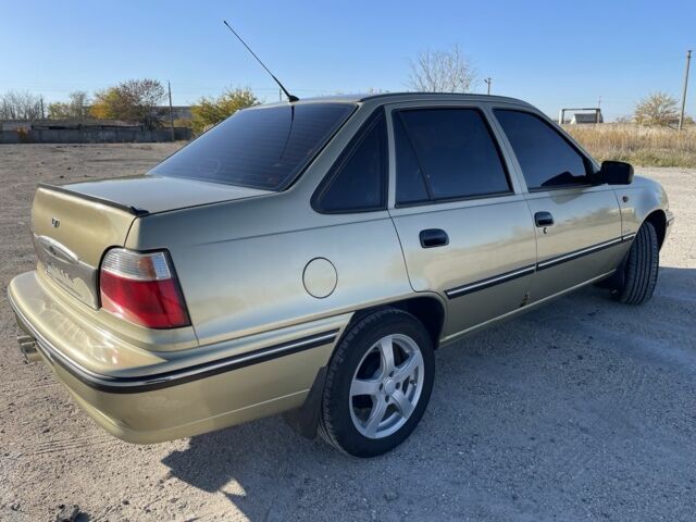 Желтый Дэу Нексия, объемом двигателя 1.5 л и пробегом 75 тыс. км за 4000 $, фото 4 на Automoto.ua