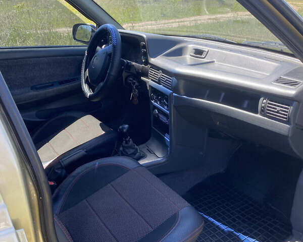 Желтый Дэу Нексия, объемом двигателя 1.5 л и пробегом 158 тыс. км за 1900 $, фото 9 на Automoto.ua