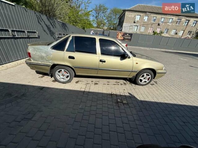 Желтый Дэу Нексия, объемом двигателя 1.5 л и пробегом 170 тыс. км за 1400 $, фото 10 на Automoto.ua