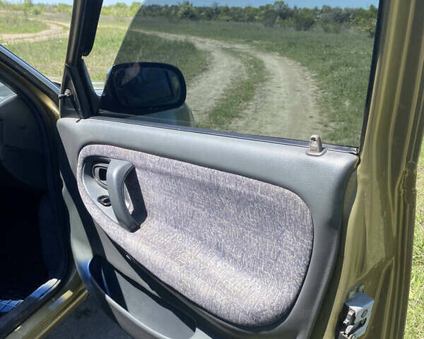 Желтый Дэу Нексия, объемом двигателя 1.5 л и пробегом 158 тыс. км за 1900 $, фото 8 на Automoto.ua