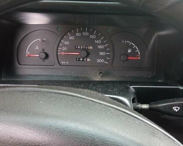 Желтый Дэу Нексия, объемом двигателя 1.5 л и пробегом 162 тыс. км за 1674 $, фото 3 на Automoto.ua