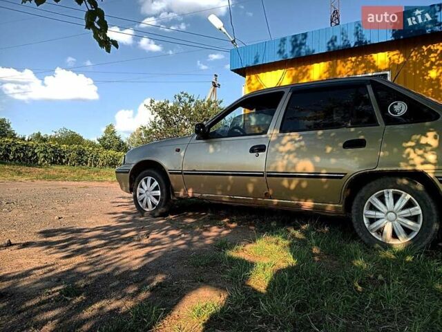 Жовтий Деу Нексія, об'ємом двигуна 1.5 л та пробігом 185 тис. км за 2000 $, фото 1 на Automoto.ua