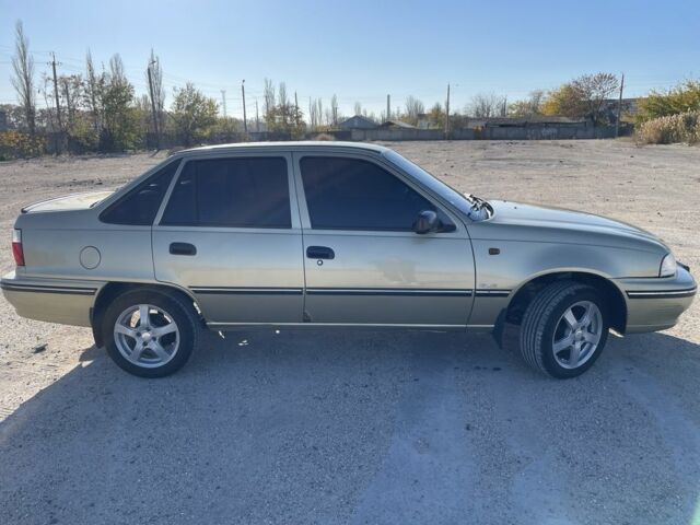 Желтый Дэу Нексия, объемом двигателя 1.5 л и пробегом 75 тыс. км за 4000 $, фото 2 на Automoto.ua