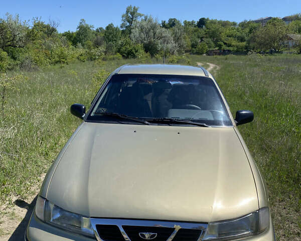 Желтый Дэу Нексия, объемом двигателя 1.5 л и пробегом 158 тыс. км за 1900 $, фото 2 на Automoto.ua