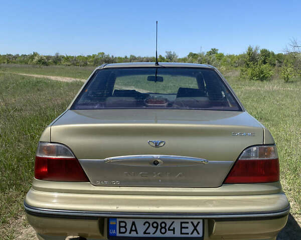 Желтый Дэу Нексия, объемом двигателя 1.5 л и пробегом 158 тыс. км за 1900 $, фото 1 на Automoto.ua