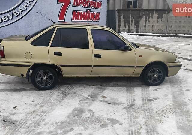 Жовтий Деу Нексія, об'ємом двигуна 1.6 л та пробігом 360 тис. км за 2000 $, фото 7 на Automoto.ua