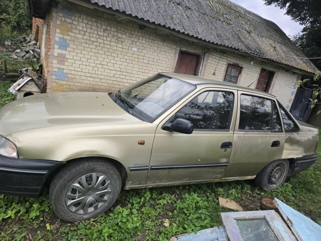 Жовтий Деу Нексія, об'ємом двигуна 1.5 л та пробігом 150 тис. км за 996 $, фото 3 на Automoto.ua