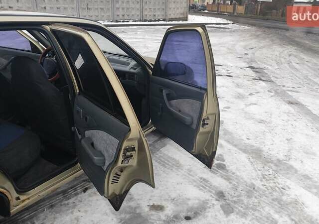 Жовтий Деу Нексія, об'ємом двигуна 1.6 л та пробігом 360 тис. км за 2000 $, фото 9 на Automoto.ua