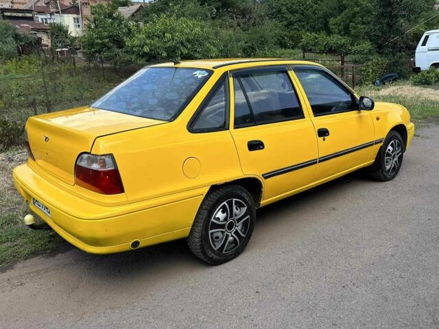 Желтый Дэу Нексия, объемом двигателя 0 л и пробегом 300 тыс. км за 1550 $, фото 10 на Automoto.ua