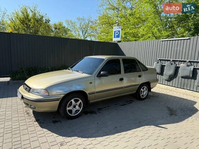 Желтый Дэу Нексия, объемом двигателя 1.5 л и пробегом 170 тыс. км за 1400 $, фото 5 на Automoto.ua