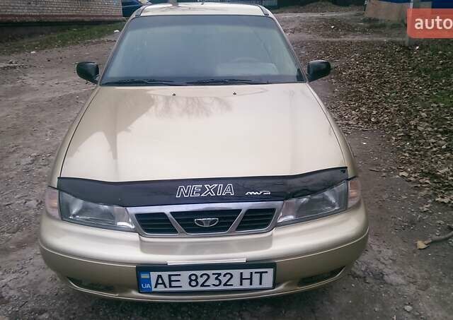 Жовтий Деу Нексія, об'ємом двигуна 1.5 л та пробігом 300 тис. км за 2000 $, фото 3 на Automoto.ua